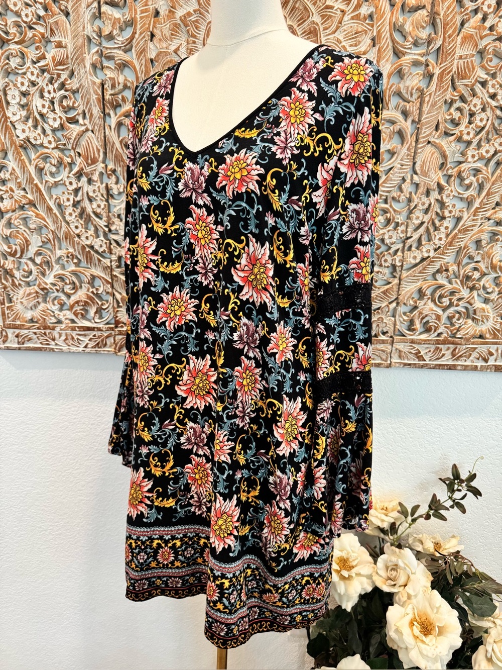 Xhileration Floral V-Neck Long Sleeve Tunic Dress in Black - Picture 5 of 16